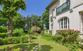 
                                                                                        Vente
                                                                                         À VENDRE - BIEN D’EXCEPTION FACE AU BOIS DE VINCENNES COMME UNE MAISON - JARDIN PRIVATIF. TERRASSES.