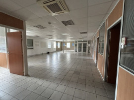 
                                                                                        Vente
                                                                                         À vendre – Bureaux de 650 m² à Pamiers – Ariège (09)