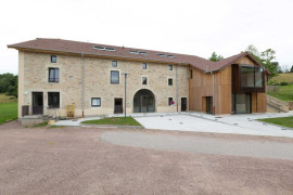 
                                                                                        Vente
                                                                                         À vendre - Ferme du XIXe siècle réhabilitée à reconvertir en hébergement touristique - Les Voivres, Vosges (88)