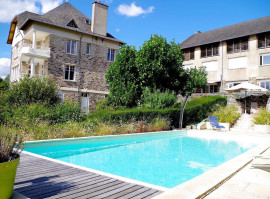 
                                                                                        Vente
                                                                                         À vendre - Gîte de 8 chambres avec piscine extérieure à Uzerche - Corrèze (19)