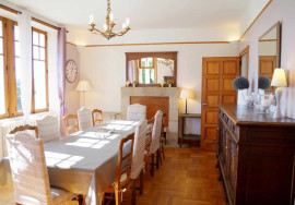 
                                                                                        Vente
                                                                                         À vendre - Gîte de 8 chambres avec piscine extérieure à Uzerche - Corrèze (19)