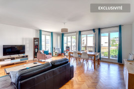 
                                                                                        Vente
                                                                                         À Vendre - Grand 4 Pièces Traversant avec Bal