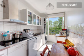 
                                                                                        Vente
                                                                                         À Vendre - Grand 4 Pièces Traversant avec Bal