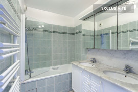 
                                                                                        Vente
                                                                                         À Vendre - Grand 4 Pièces Traversant avec Bal