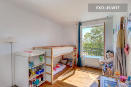 
                                                                                        Vente
                                                                                         À Vendre - Grand 4 Pièces Traversant avec Bal
