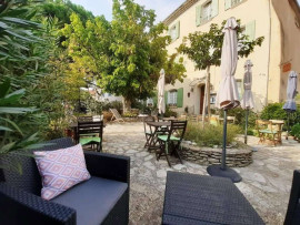 
                                                                                        Vente
                                                                                         À vendre - Hôtel bureau 2 étoiles de 11 chambres à Mazan - Vaucluse (84)