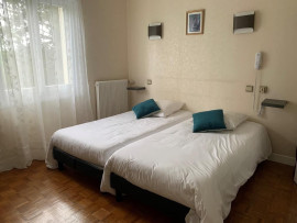 
                                                                                        Vente
                                                                                         À vendre - Hôtel-Restaurant 2 étoiles de 16 chambres à Seilhac - Corrèze (19)