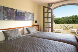 
                                                                                        Vente
                                                                                         À Vendre – Hôtel Restaurant 3 étoiles de 36 chambres et 50 couverts à Saint-Didier – Vaucluse  (84)