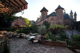 
                                                                                        Vente
                                                                                         À vendre - Hôtel-restaurant de 10 chambres à Collonges la Rouge - Corrèze (19)