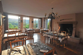 
                                                                                        Vente
                                                                                         À vendre - Hôtel-restaurant de 10 chambres à Collonges la Rouge - Corrèze (19)