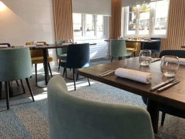 
                                                                                        Vente
                                                                                         À vendre – Hôtel-Restaurant de 11 chambres et 85 couverts à Acquigny – Eure (27)