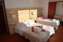 
                                                                                        Vente
                                                                                         À vendre – Hôtel-Restaurant de 13 chambres et 50 couverts dans le Luberon – Vaucluse (84)