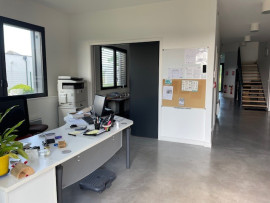 
                                                                                        Vente
                                                                                         À vendre – Local d'activités de 830 m² à Surgères – Charente-Maritime (17)