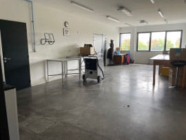 
                                                                                        Vente
                                                                                         À vendre – Local d'activités de 830 m² à Surgères – Charente-Maritime (17)