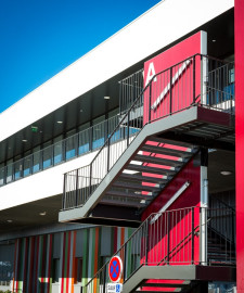 
                                                                                        Location
                                                                                         À vendre/louer - Bureaux et ateliers d'une superficie totale de 3 000 m² dans le Gard