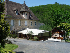 
                                                                                        Vente
                                                                                         À vendre - Magnifique bâtisse du XVIIIème à Monceaux-sur-Dordogne - Corrèze (19)
