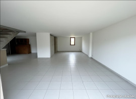 
                                                                                        Vente
                                                                                         À VENDRE : Maison Individuelle de Caractère à Reyrieux – Cadre Idyllique et Fort Potentiel !