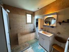 
                                                                                        Vente
                                                                                         À VENDRE : Maison Individuelle de Caractère à Reyrieux – Cadre Idyllique et Fort Potentiel !