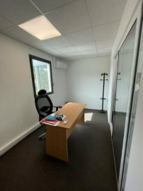 
                                                                                        Location
                                                                                         À vendre ou à louer - Bureaux de 123 m² à Entraigues-sur-la-Sorgue – Vaucluse (84)