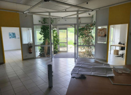 
                                                                                        Location
                                                                                         À vendre ou à louer - Local d'activités de 715 m² à Cahors (46)