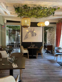 
                                                                                        Vente
                                                                                         À Vendre – Restaurant de 60 à 100 couverts à Uzerche – Corrèze (19)