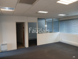 
                                                                                        Location
                                                                                         AGNEAUX : Local professionnel