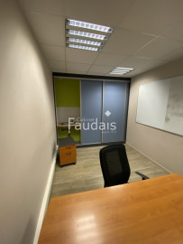 
                                                                                        Location
                                                                                         AGNEAUX : Local professionnel 