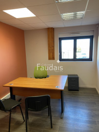 
                                                                                        Location
                                                                                         AGNEAUX : Local professionnel 