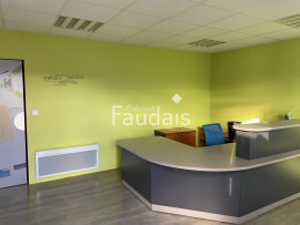 
                                                                                        Location
                                                                                         AGNEAUX : Local professionnel 