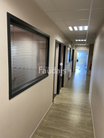 
                                                                                        Location
                                                                                         AGNEAUX : Local professionnel 
