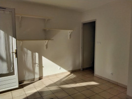 
                                                                                        Location
                                                                                         Agréable studio pour étudiant (parc, piscine...)