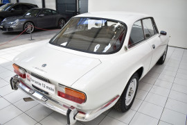 
                                                                                        Voiture
                                                                                         ALFA ROMEO 2000 Coupé GT Veloce