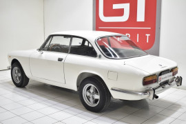 
                                                                                        Voiture
                                                                                         ALFA ROMEO 2000 Coupé GT Veloce