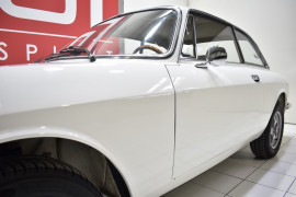 
                                                                                        Voiture
                                                                                         ALFA ROMEO 2000 Coupé GT Veloce