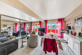 
                                                                                        Vente
                                                                                         Antibes Centre – 4 pièces traversant avec terrasse et balcon