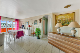 
                                                                                        Vente
                                                                                         Antibes Centre – 4 pièces traversant avec terrasse et balcon