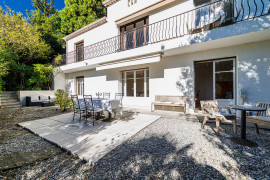 
                                                                                        Vente
                                                                                         Antibes – La Badine, le charme rare d’une maison entre mer et verdure sans vis-a-vis