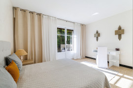 
                                                                                        Vente
                                                                                         Antibes – La Badine, le charme rare d’une maison entre mer et verdure sans vis-a-vis