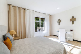 
                                                                                        Vente
                                                                                         Antibes – La Badine, le charme rare d’une maison entre mer et verdure sans vis-a-vis