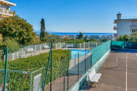 
                                                                                        Vente
                                                                                         Antibes Peyregoue - Superbe rez de jardin dans une résidence sécurisée avec vue mer