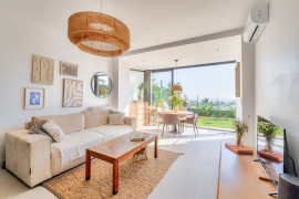 
                                                                                        Vente
                                                                                         Antibes Peyregoue - Superbe rez de jardin dans une résidence sécurisée avec vue mer