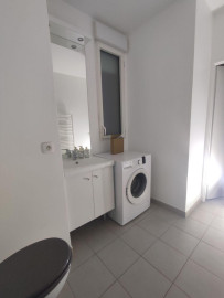 
                                                                                        Location
                                                                                         Apparemment 2 pièces meublé avec commodités
