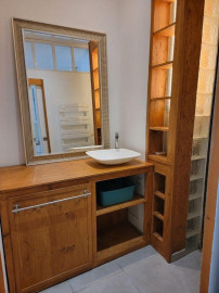 
                                                                                        Location
                                                                                         Apparemment Bordeaux Bastide cour extérieure