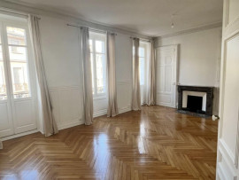 
                                                                                        Location
                                                                                         Apparemment de charme