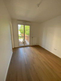
                                                                                        Location
                                                                                         Apparemment T2 Neuf avec balcon et parking