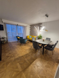 
                                                                                        Location
                                                                                         Apparrtement 54m2 St mandé refait à neuf