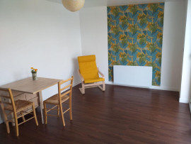 
                                                                                        Location
                                                                                         Appart/maisonnette sous pin parasol très calme