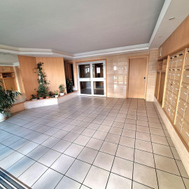 
                                                                                        Location
                                                                                         Appart T4 2 chambres, balcon, secteur calme proche