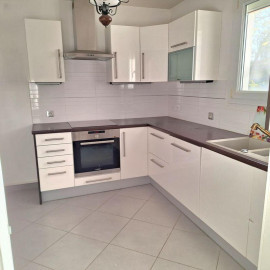 
                                                                                        Location
                                                                                         Appart T4 2 chambres, balcon, secteur calme proche