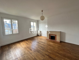 
                                                                                        Vente
                                                                                         APPARTEMENT 1ER ETAGE EN CENTRE VILLE